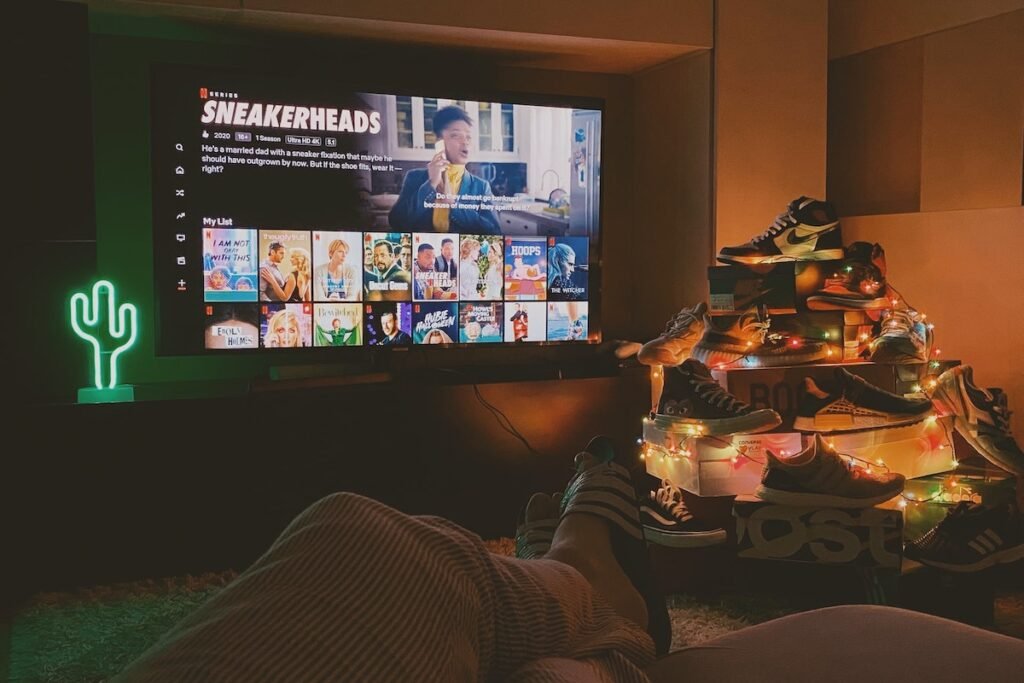 IPTV premium France : quelle différence avec les offres pas chères ? (Guide 2025 + essai gratuit) 2 IPTV Premium France streaming soir par TopOne